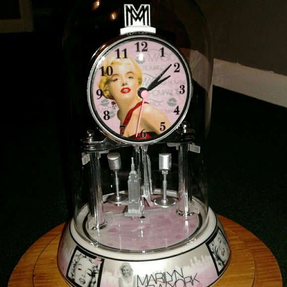 Clock - Picture 3 of 8